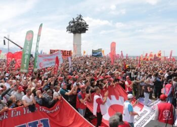 Halkın ekmeği, memleketin geleceği anketlere sığmaz