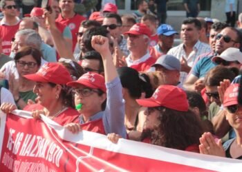 Demokrasi mücadelesi sandık romantizmine feda edilebilir mi?