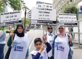 Göçün kaynağı da çözümü de politiktir