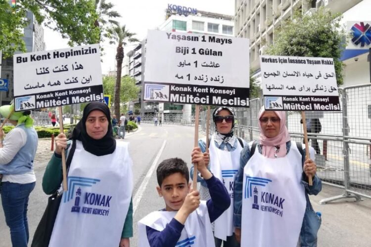 Göçün kaynağı da çözümü de politiktir