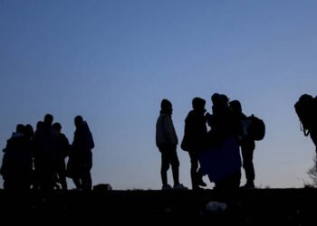 Göçmenlerle mi kapitalizmle mi mücadele edeceğiz?